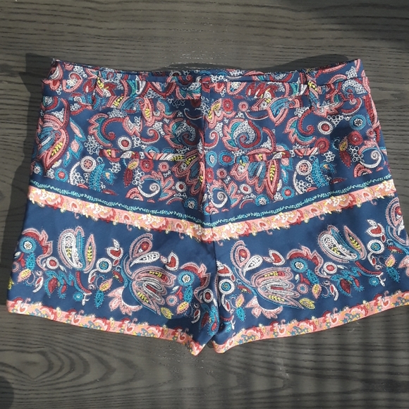 LOFT Floral Shorts Size 2 - Picture 3 of 7